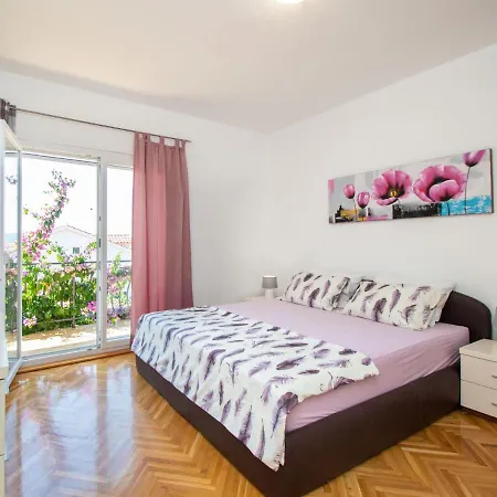 Holiday home Holiday Mira Brodarica (Sibenik-Knin)